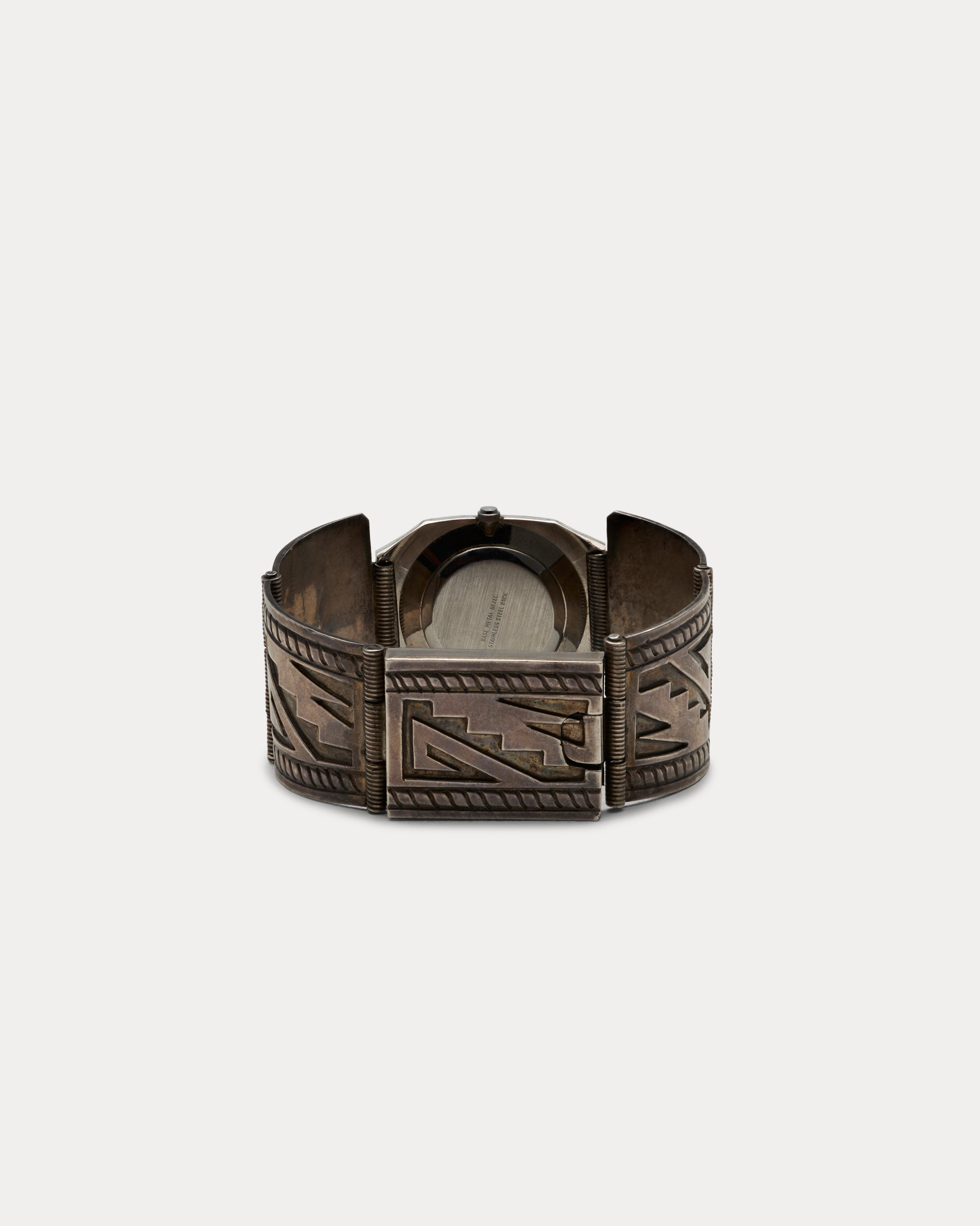 Orologio con Terminali in Argento e Motivi Geometrici Navajo