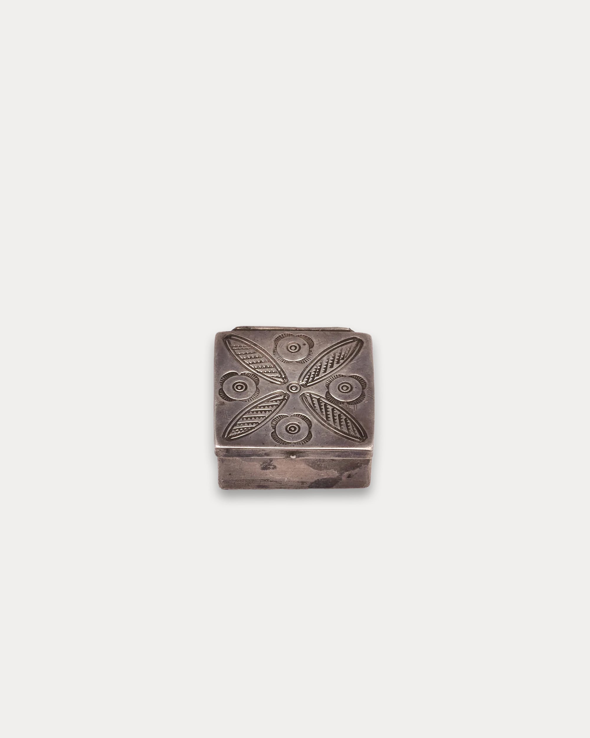 Cofanetto in Argento Cesellato con motivo Floreale Navajo