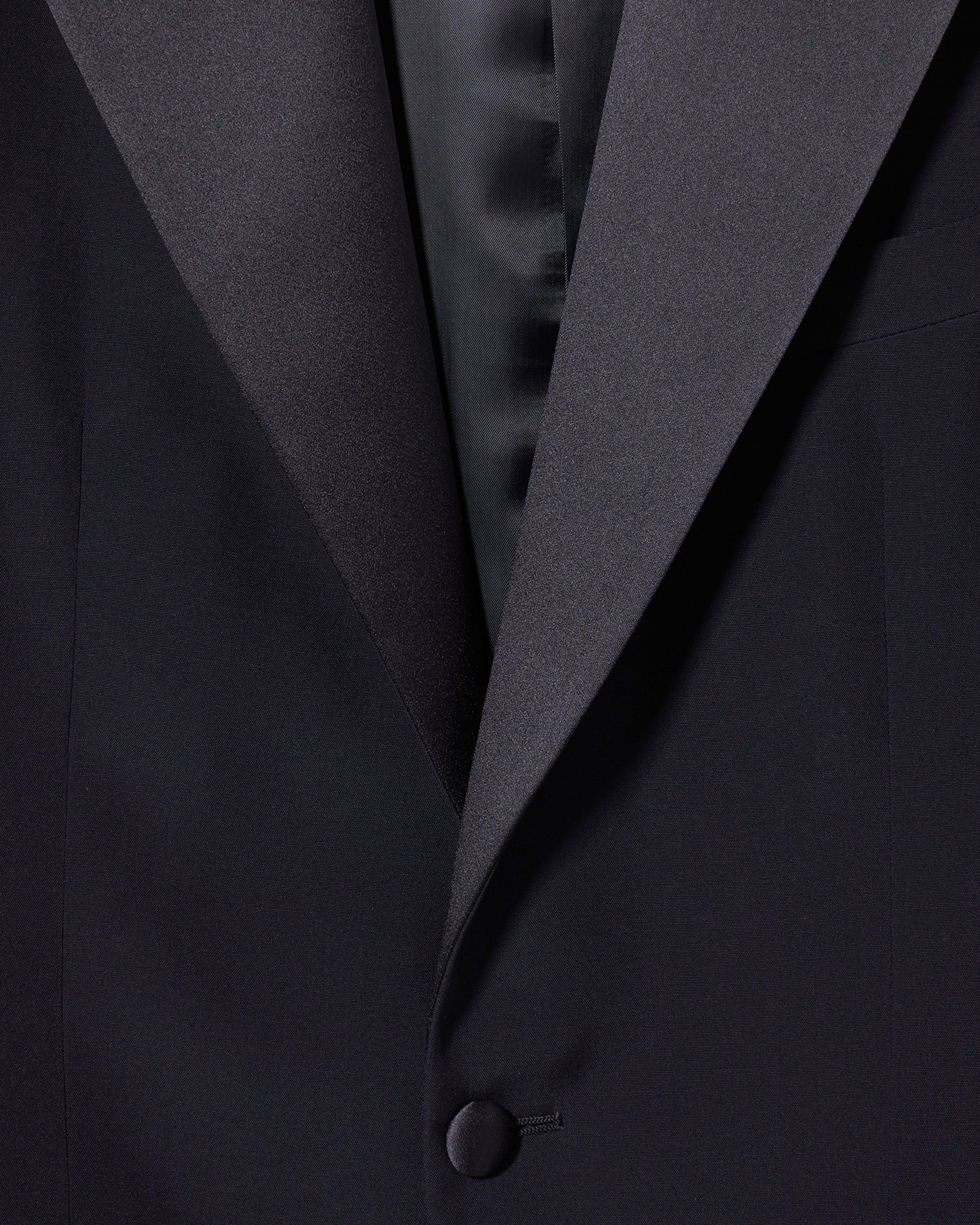 Bond Smoking in Fresco Lana