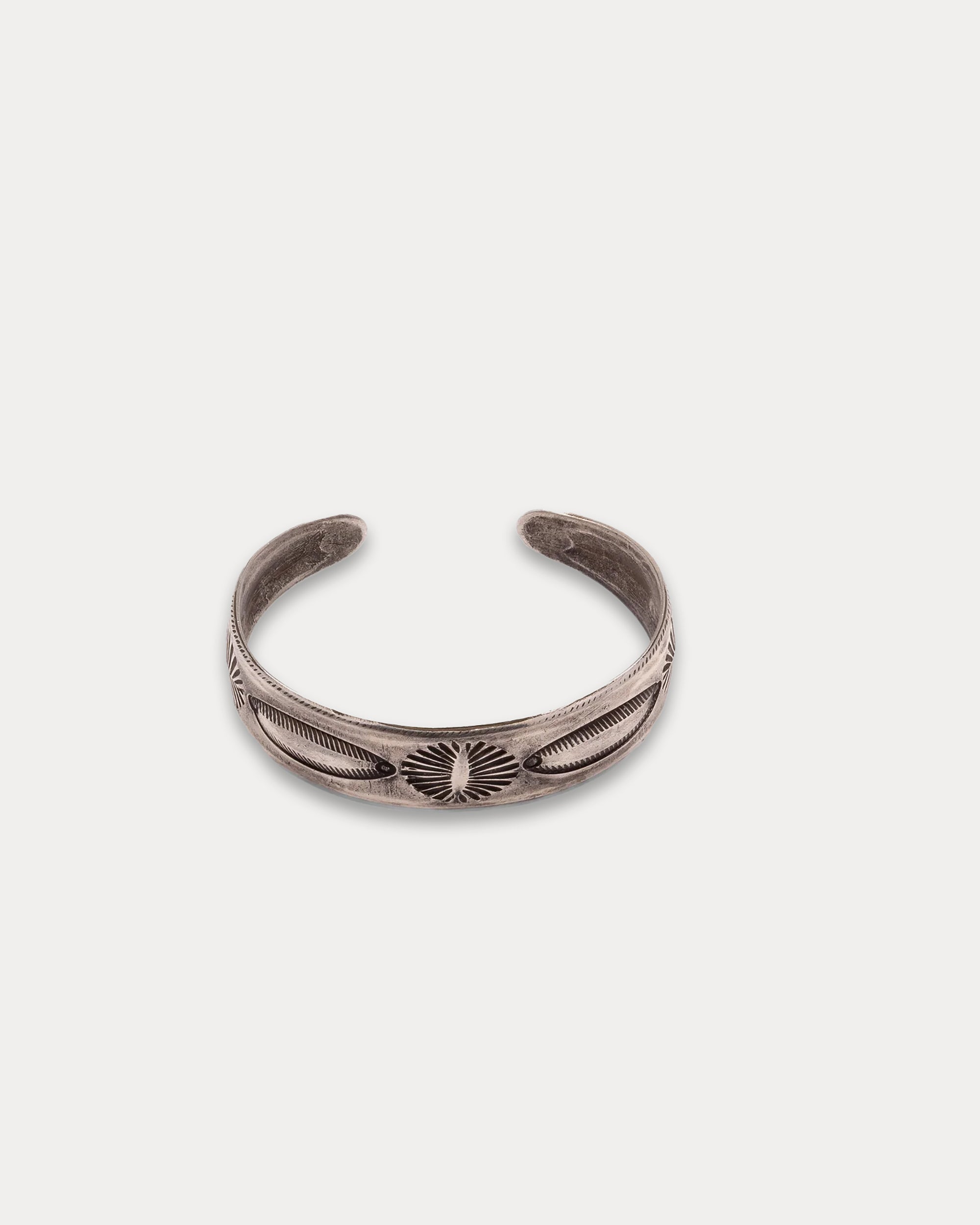 Bracciale inciso in Argento con motivo a Raggiera