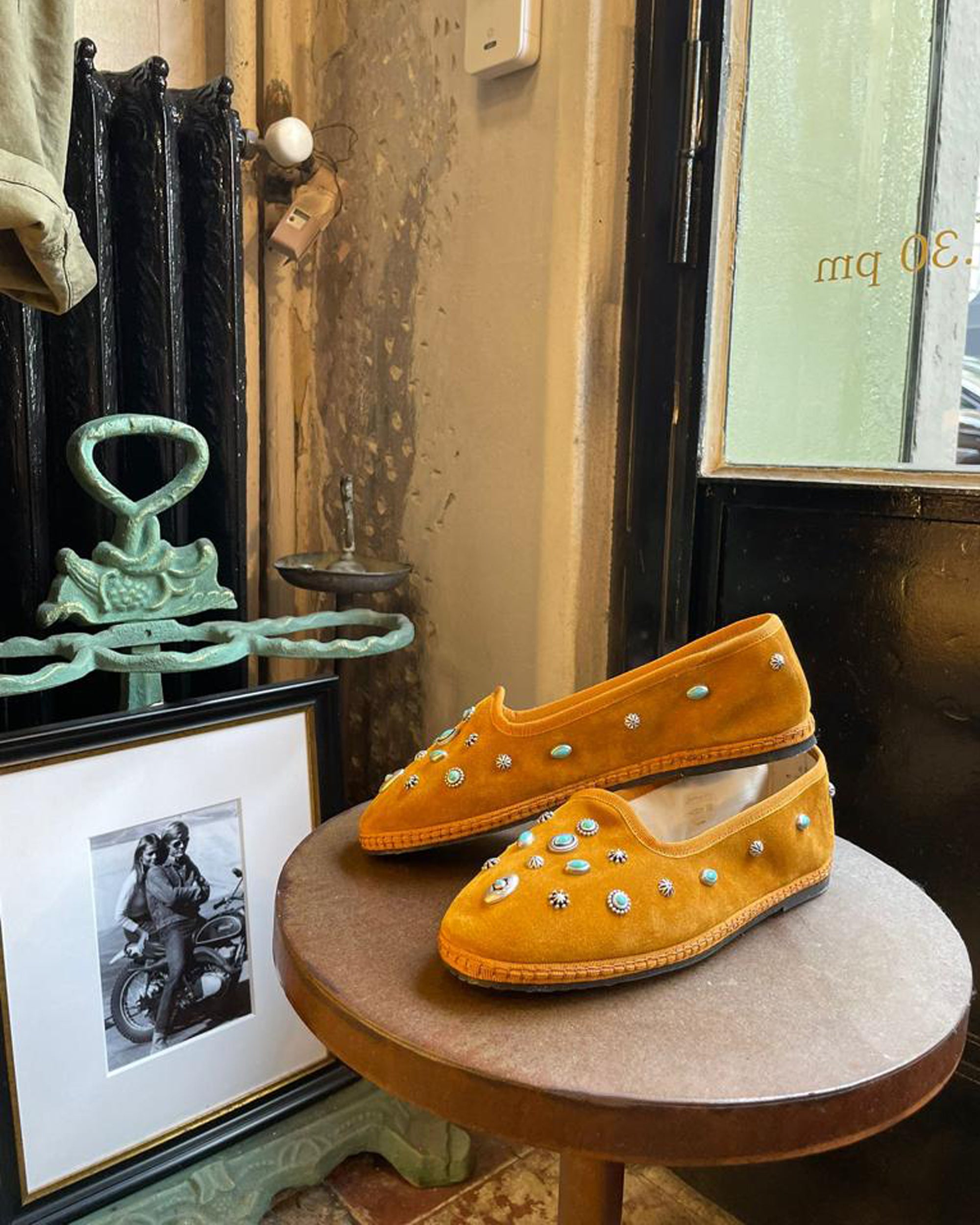 Frutate Friulane In Pelle Scamosciata Con Borchie