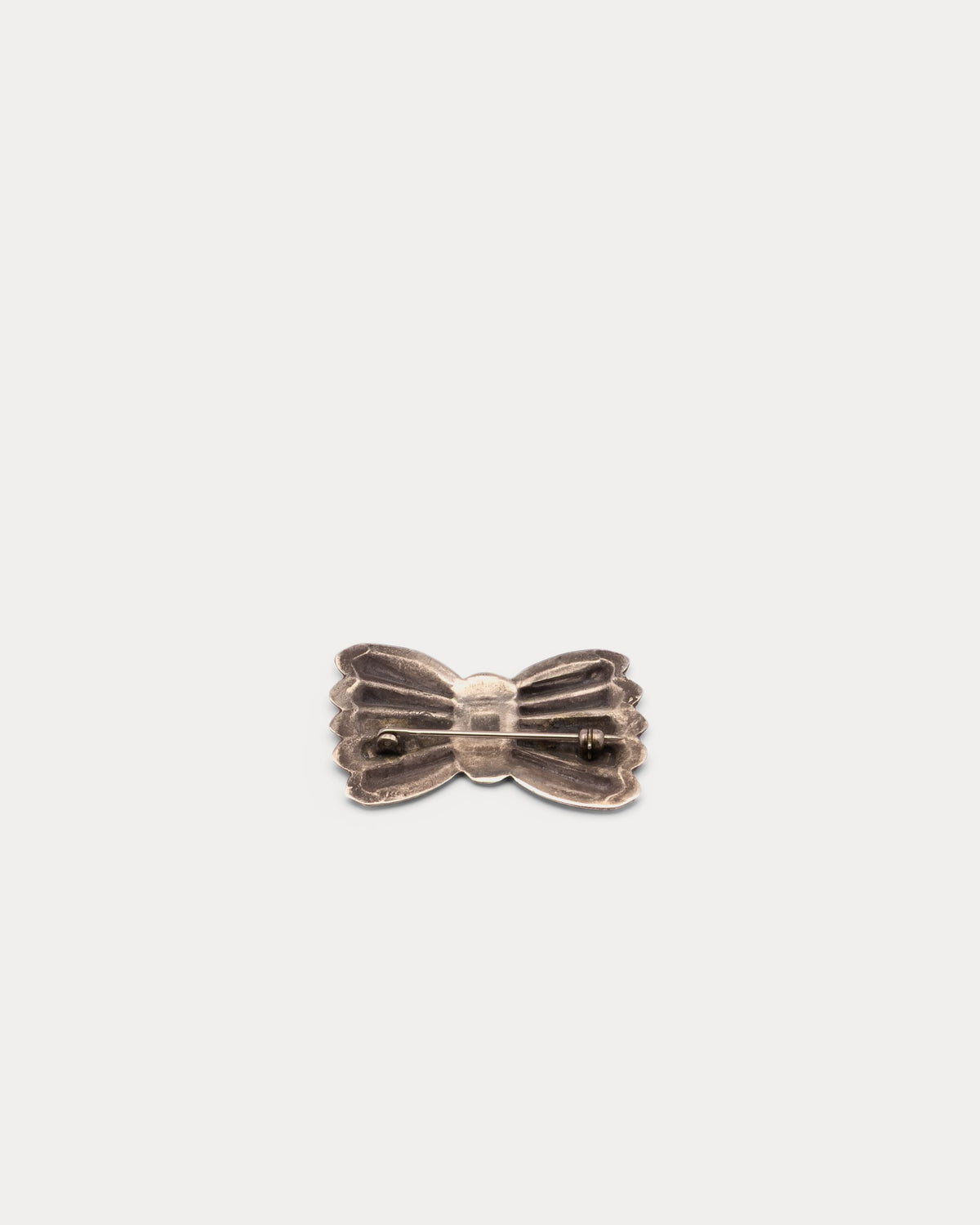 Polished Silver Pin with Engraved Fan Pattern