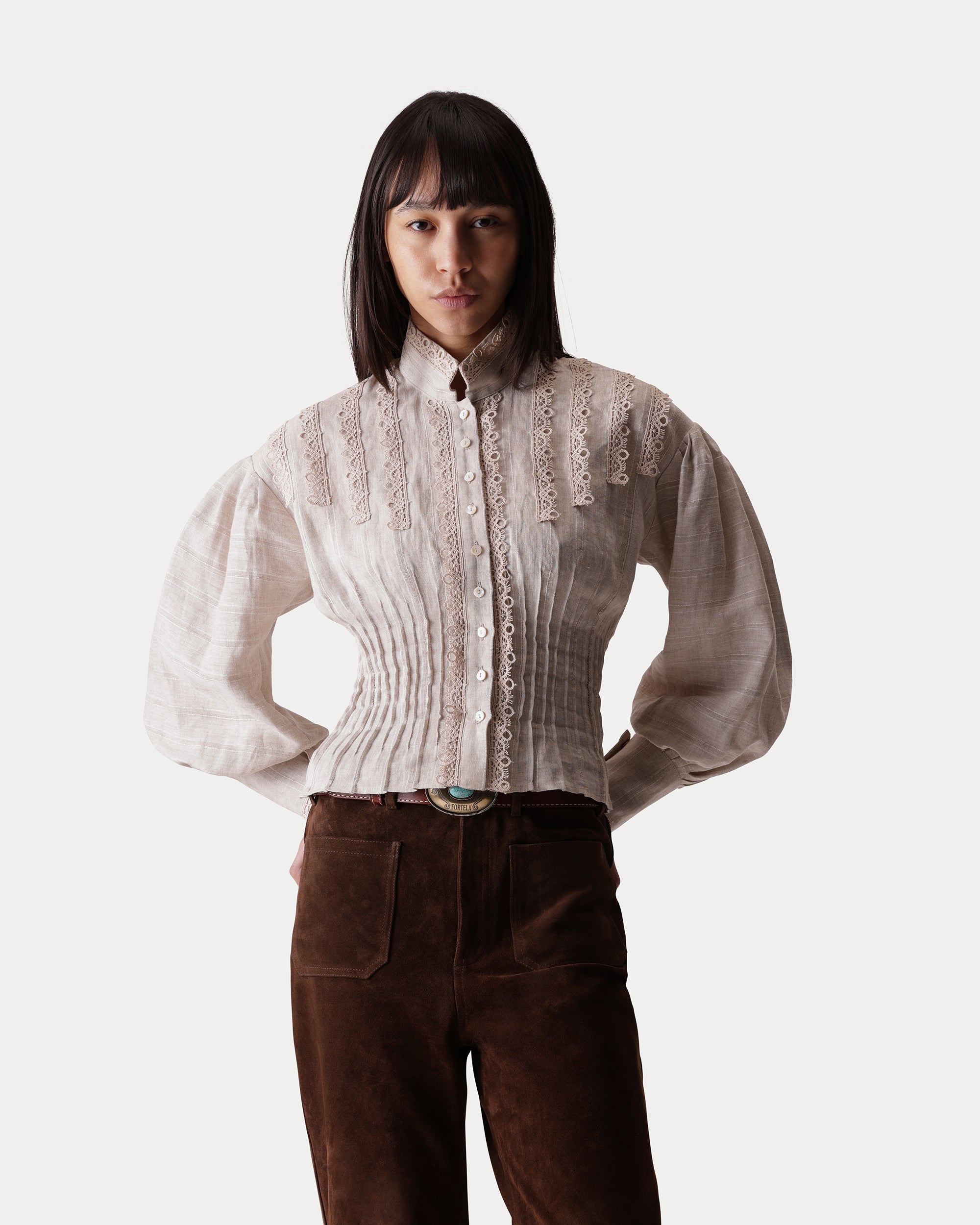 Arlette Blusa in Lino con Ricami in Pizzo