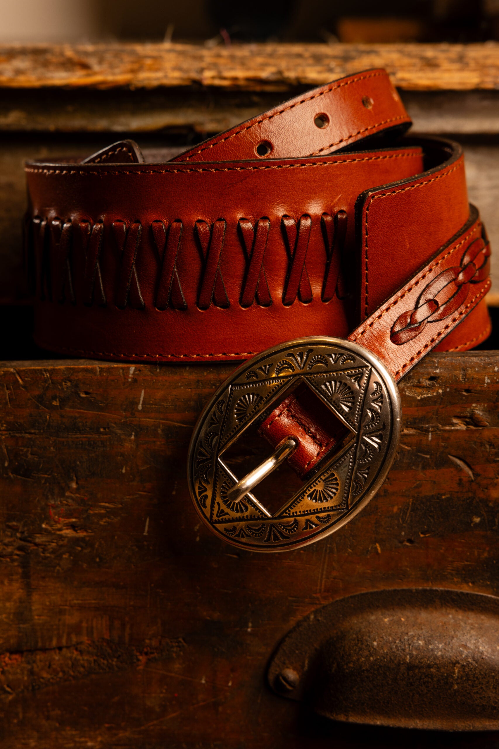 Carol Cintura in Pelle con Fibbia con Incisioni