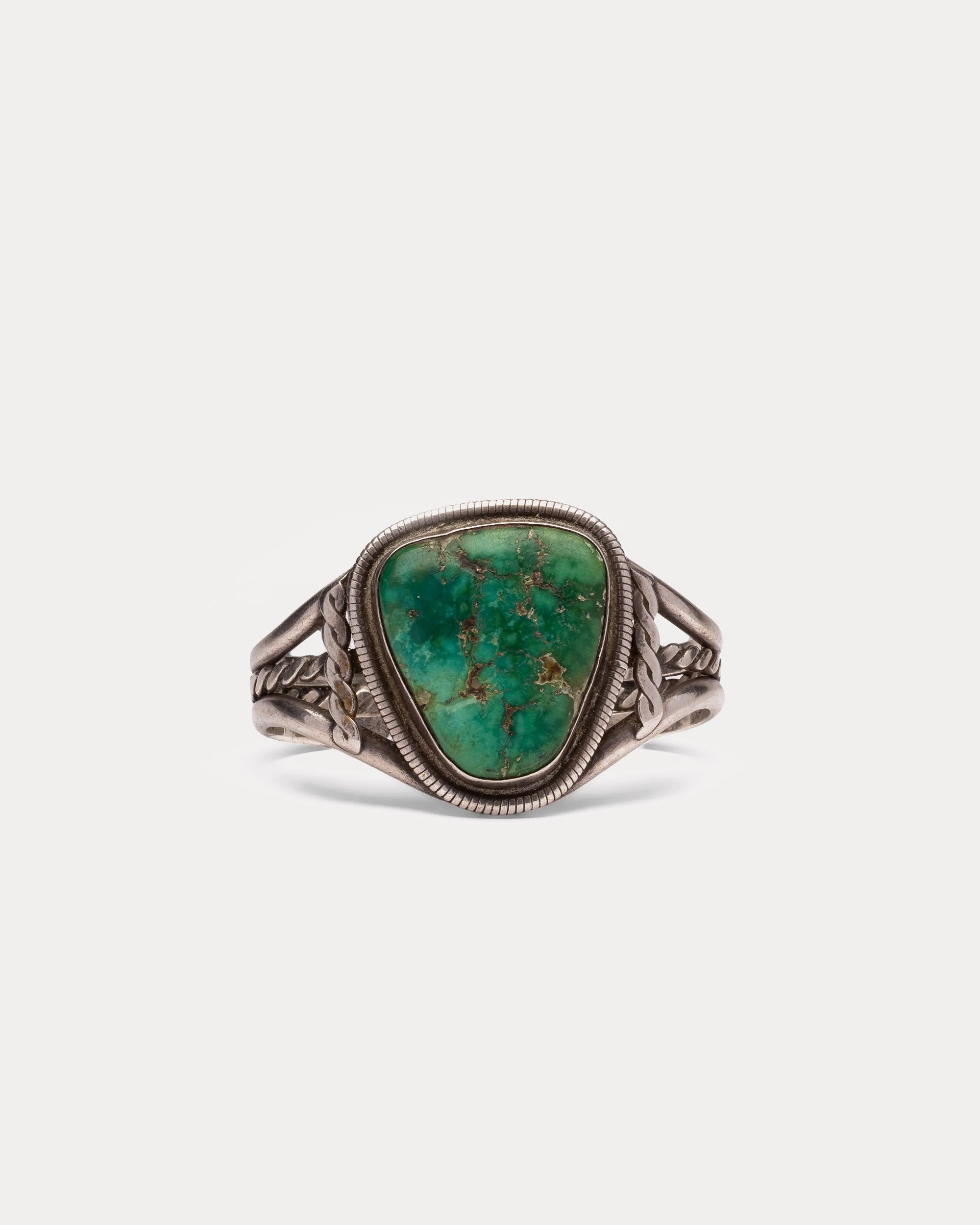 Bracciale in Argento Cesellato con Grande Pietra Verde Turchese