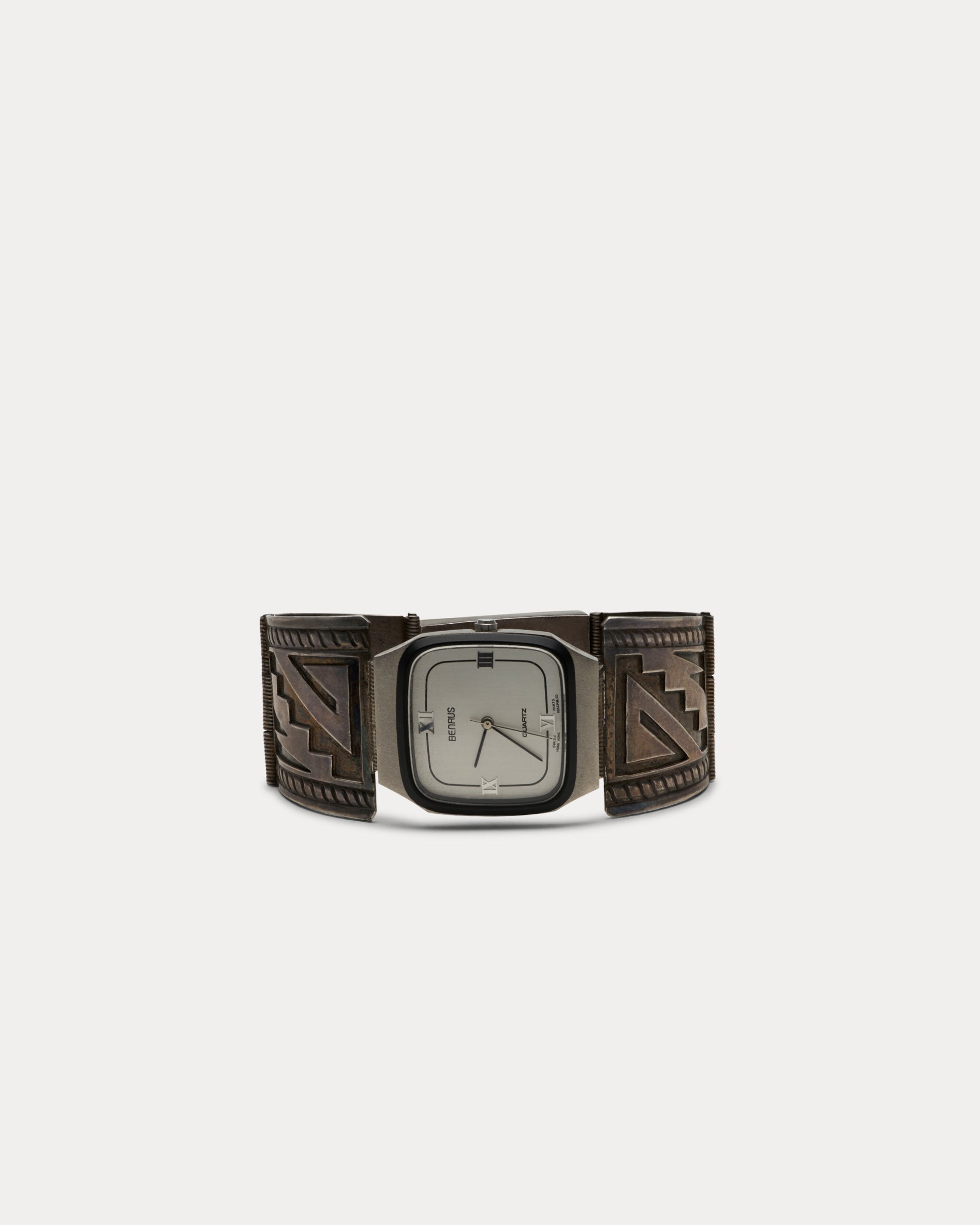 Orologio con Terminali in Argento e Motivi Geometrici Navajo
