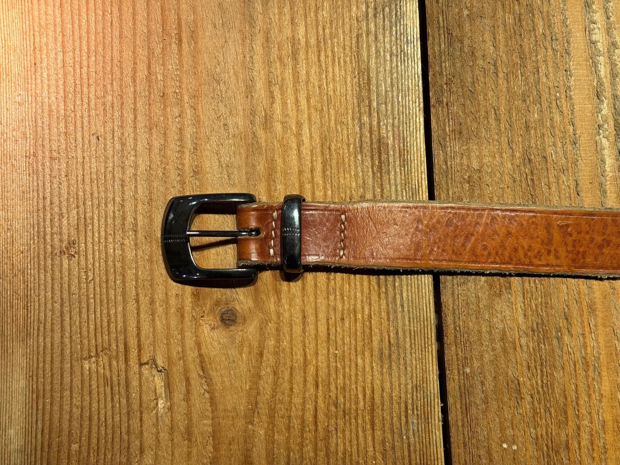 Cintura in Cuoio Marrone con Fibbia Nera