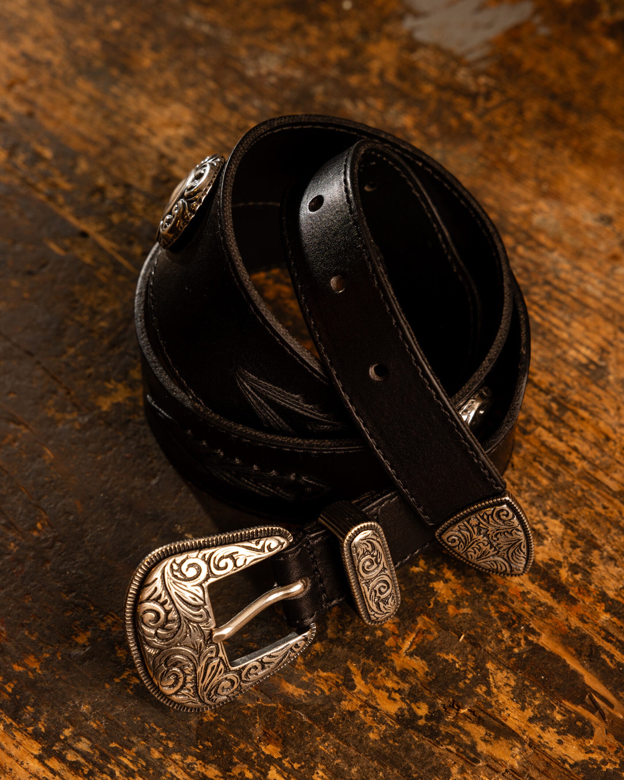 Cattle Cintura in Pelle di Vitello con Borchie