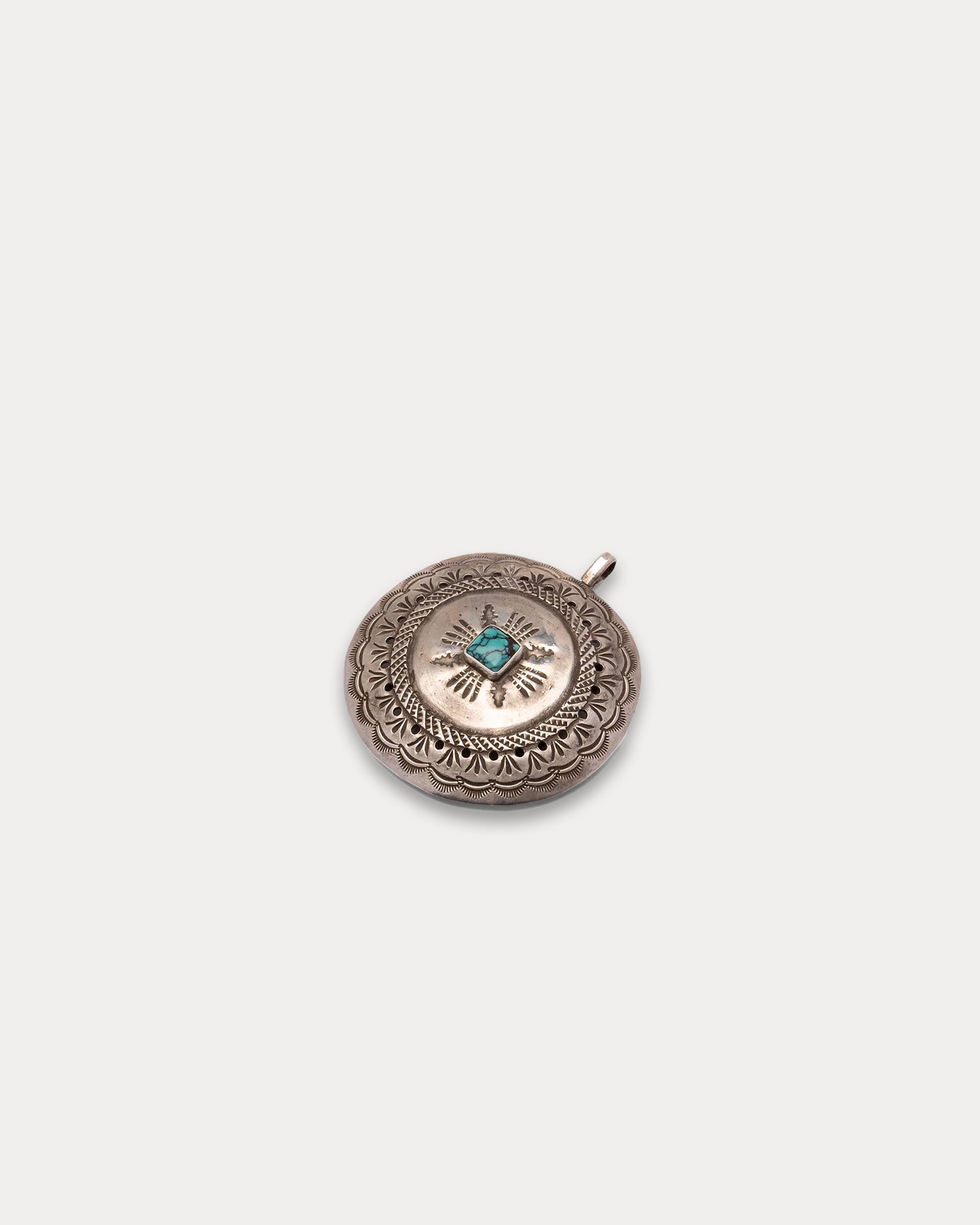 Concho Navajo in Argento con Pietra Turchese Quadrata e motivi Tribal