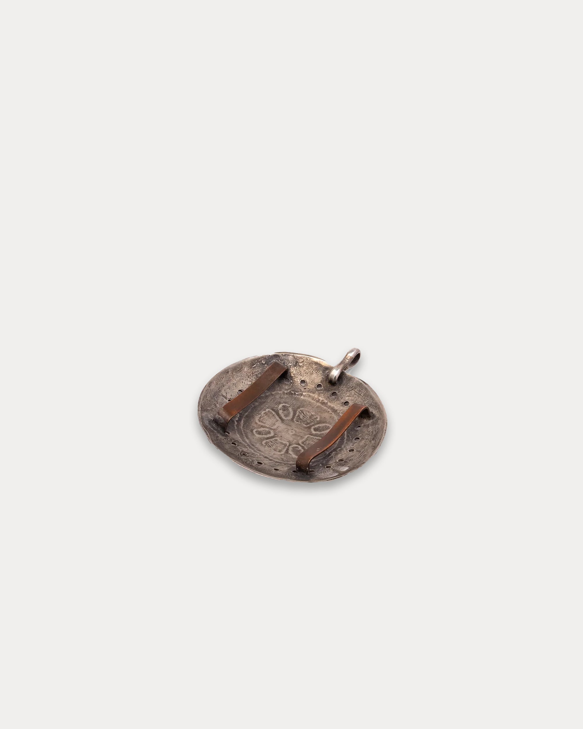 Concho Navajo in Argento con Pietra Turchese Quadrata e motivi Tribal