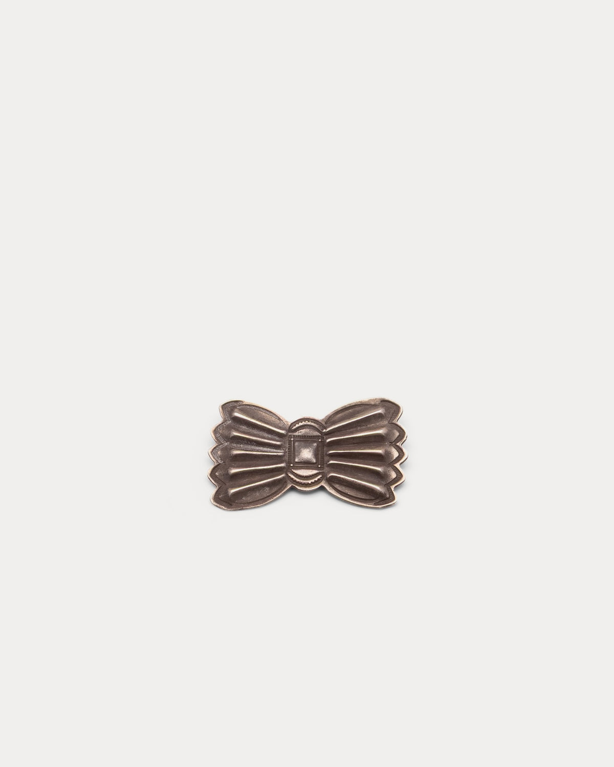 Polished Silver Pin with Engraved Fan Pattern