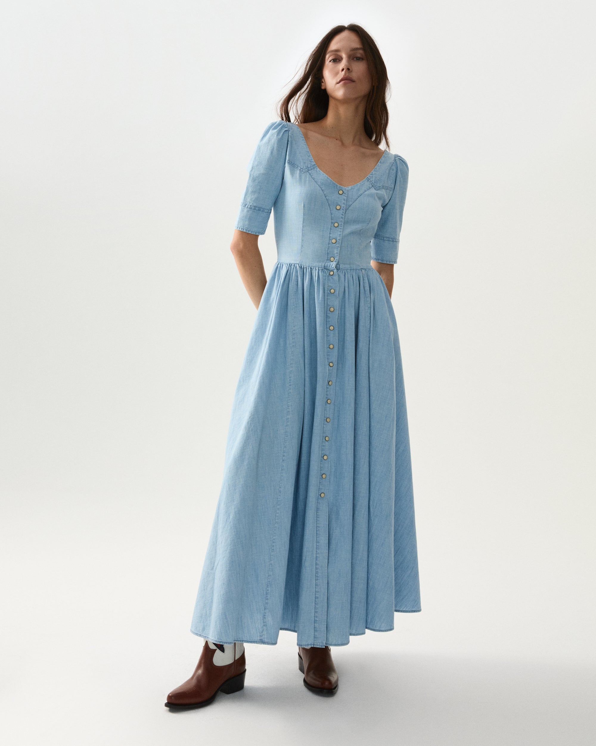 Augustine Abito in Chambray