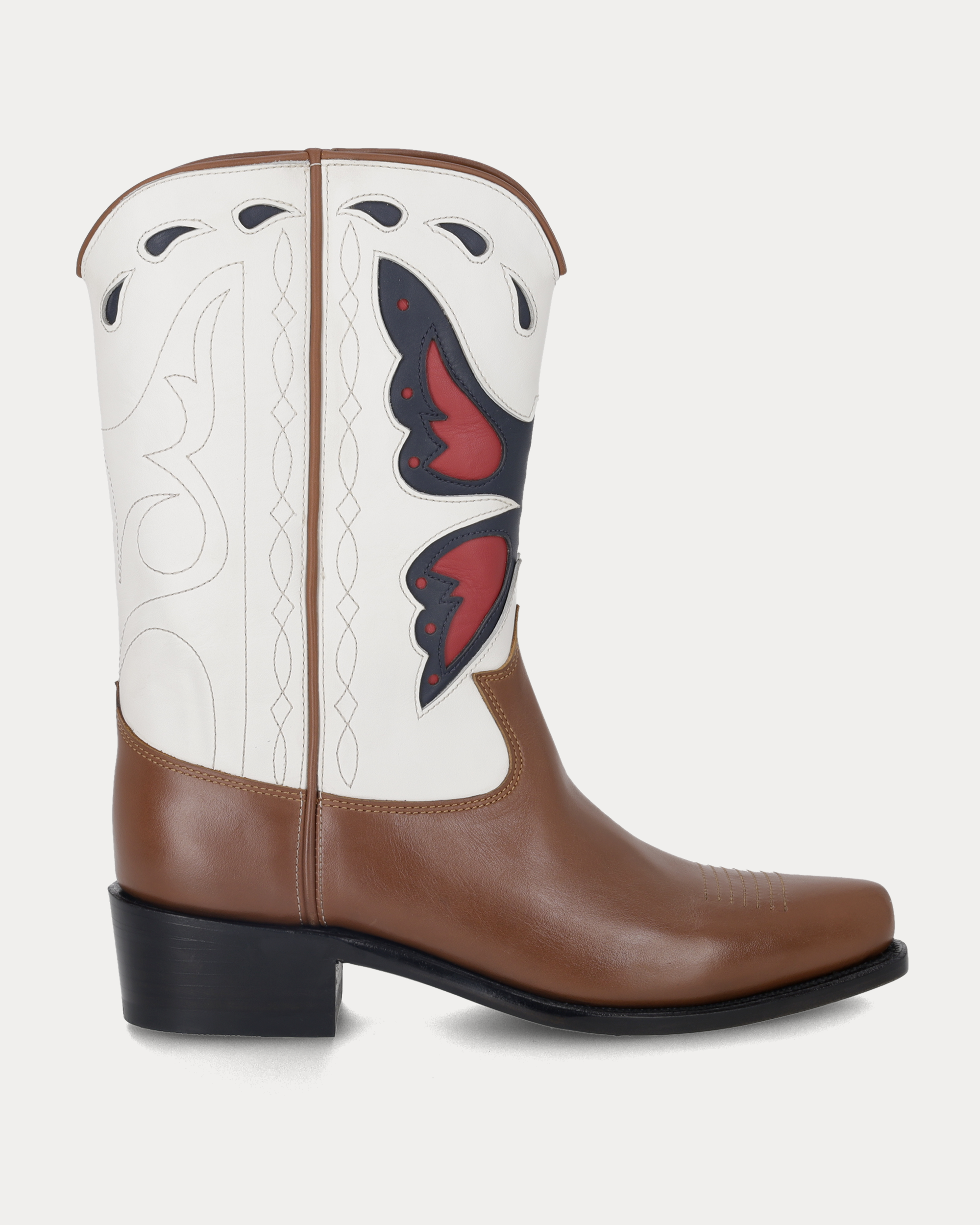 Shaila "Butterfly" Camperos In Pelle